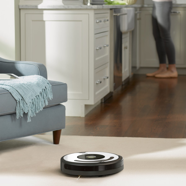iRobot Roomba 670 Robot Vacuum-Wi-Fi Connectivity, Works with Alexa, Good for Pet Hair, Carpets, Hard Floors, Self-Charging